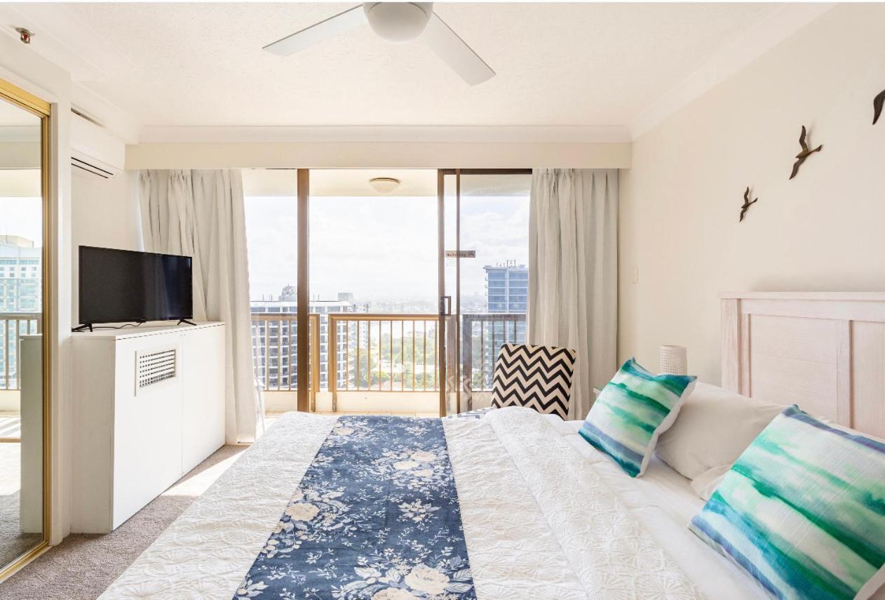 Spacious & Magnificent Views Apartment *