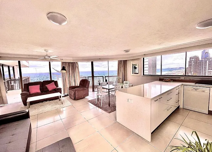 Spacious & Magnificent Views Apartment