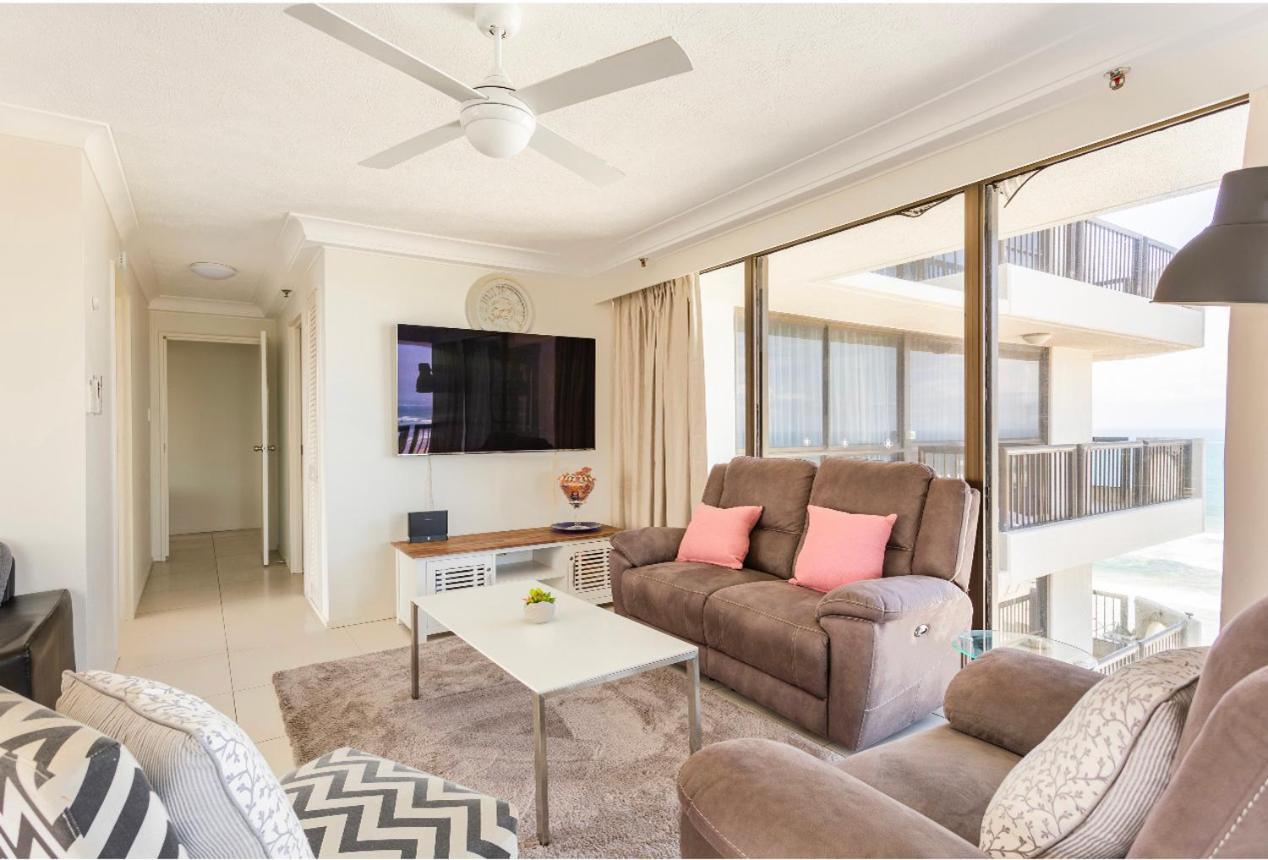 Spacious & Magnificent Views Apartment