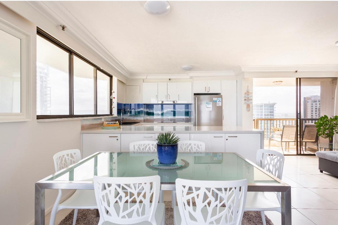 Spacious & Magnificent Views Apartment *